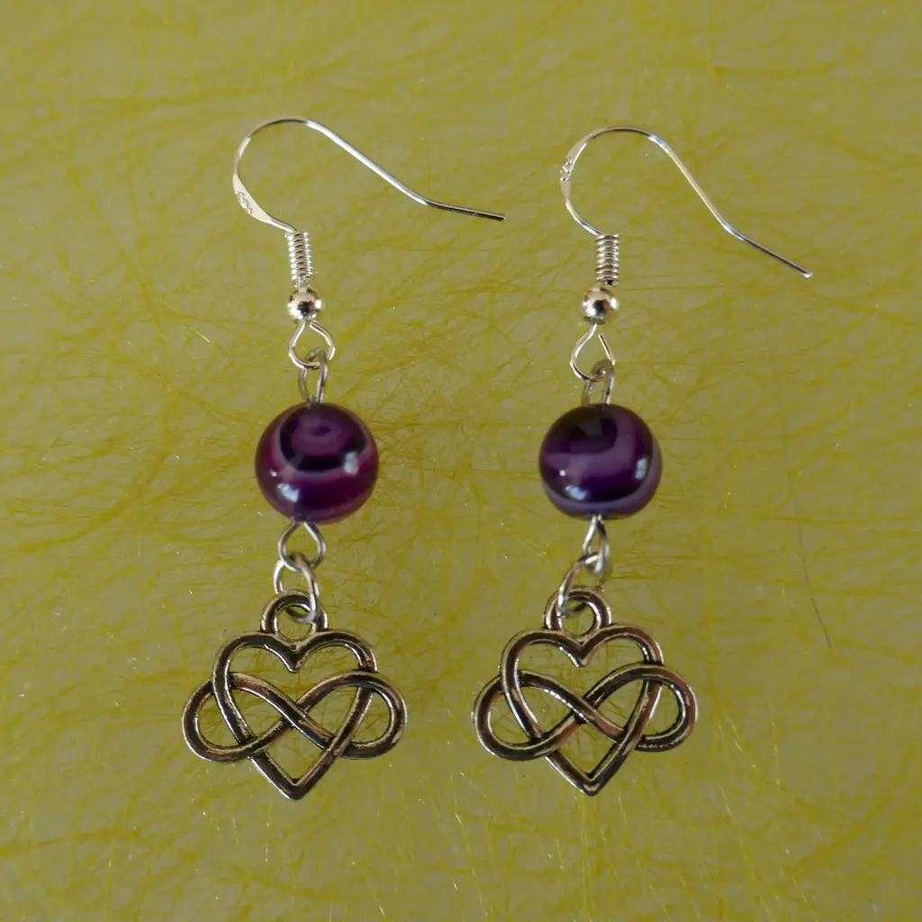 - Boucles d'oreilles