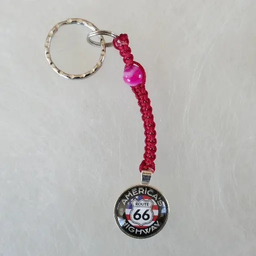 Porte clés perle et macramé Route 66
